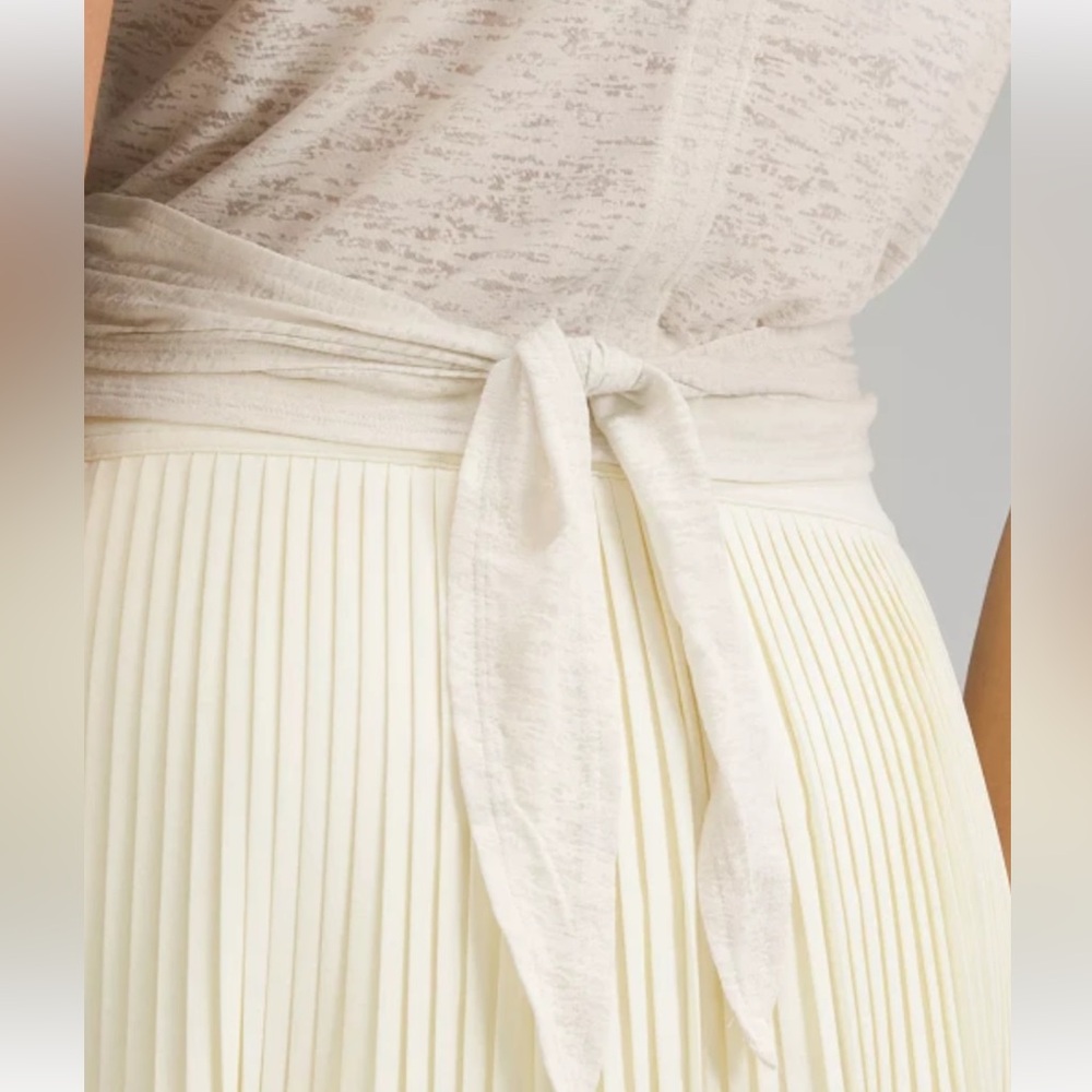 Tie-Waist Breathable Short Sleeve - Picture 4 of 9